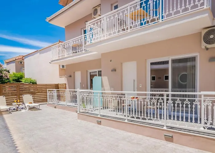 Nikos & Maria Studios